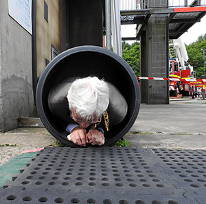 The Mayor of Telford & Wrekin Council trying out the tube ...