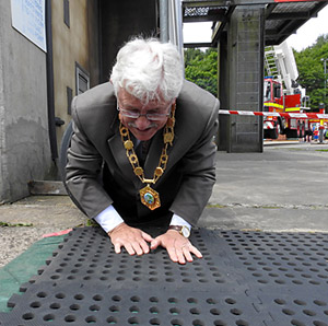 The Mayor makes it through the tube ...