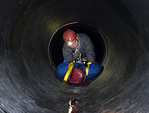 Moving a stretcher casualty in a confined space.