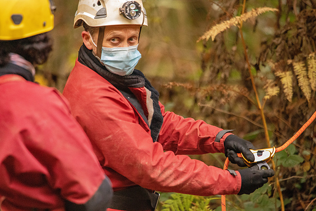 Fitting the Rescucender to a haulage rope. (Picture: Bartek Biela)