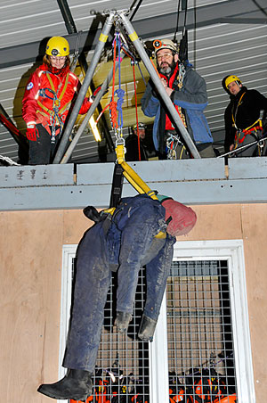 Using the Luffing frame to haul a casualty up a pitch