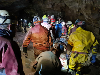 Underground stretcher team