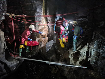 Using scaffold poles to bridge streamway holes