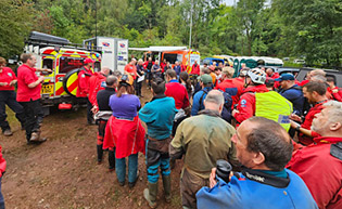 John Dutton (SARA) briefing the attendees