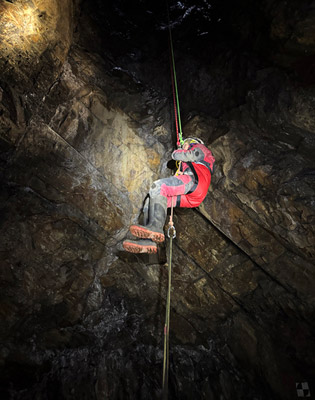 hauling another casualty out of the mine Another trapped person being lifted up the shaft